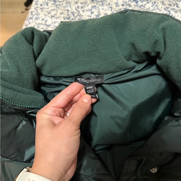 Beyond Yoga Puffer Vest Medium Dark Green - Picture 2 of 6